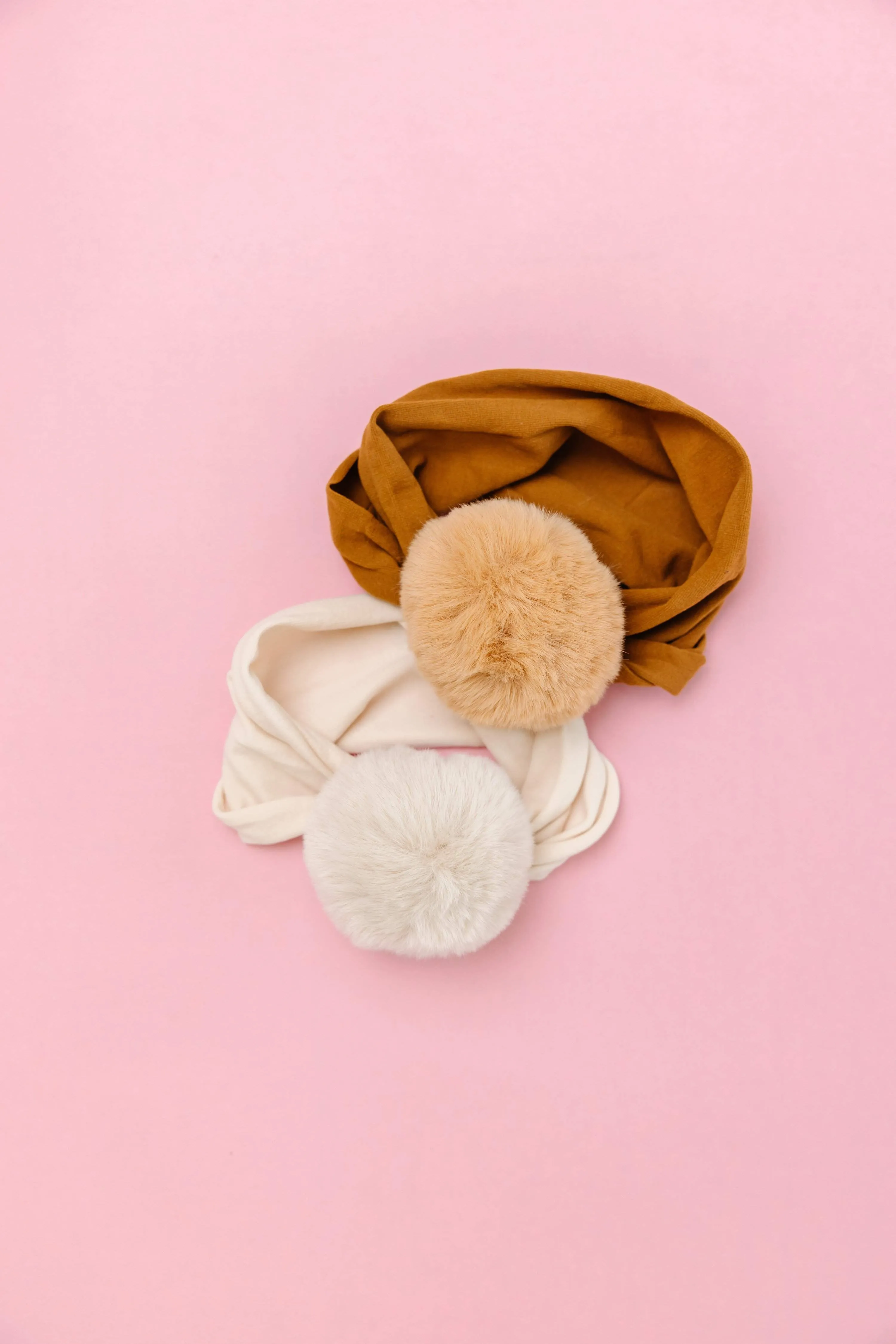 LUXE FUR POM: oatmeal